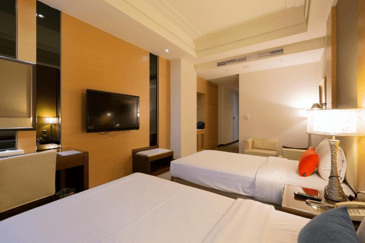 Ever Delightful Business Hotel Цзяї Екстер'єр фото